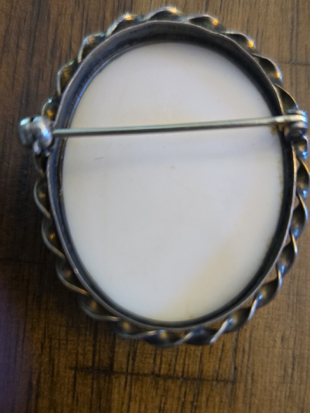 Carved Cameo Brooch in Cream and Brass-Tone - Picture 2 of 3